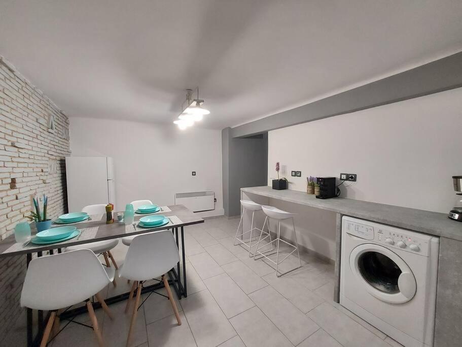 Anastasia'S Apartment With Yard Atenas Exterior foto